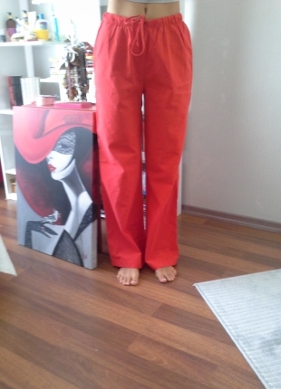 Kırmızı pijama altı
