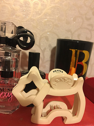 Agatha Paris