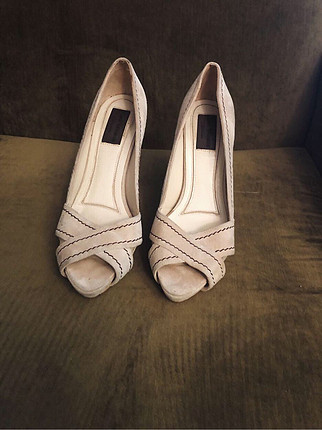 Önü açık stiletto