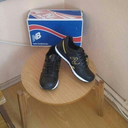 39 Beden new balance 554...En uygun fiyata :)
