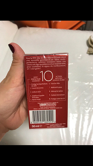 universal Beden L?Oreal Revitalift Total Repair 10 BB Cream