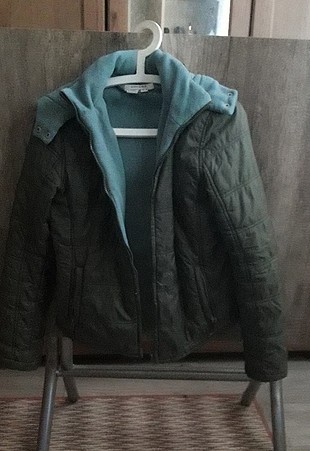 Zara Mont