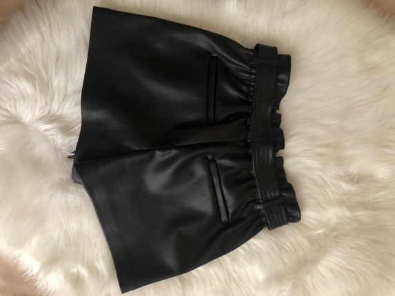 Zara xs siyah deri şort