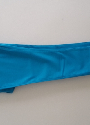 Turuncu Pantalon ve Mavi Pantalon